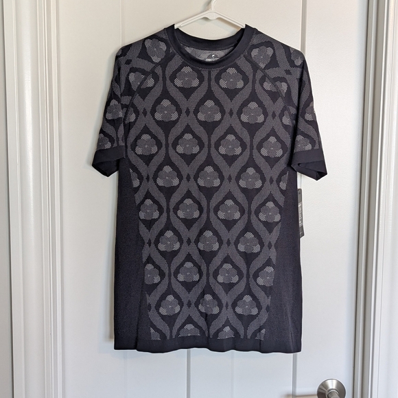 Fabletics The Training Day Tee - Black Pattern sz M NWT - Picture 1 of 5